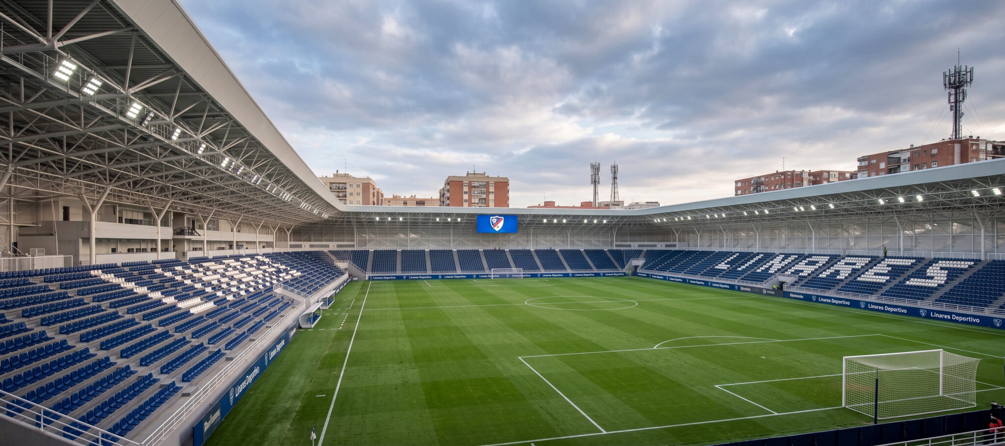 Diseño del nuevo estadio de fútbol de Linarejos en Linares