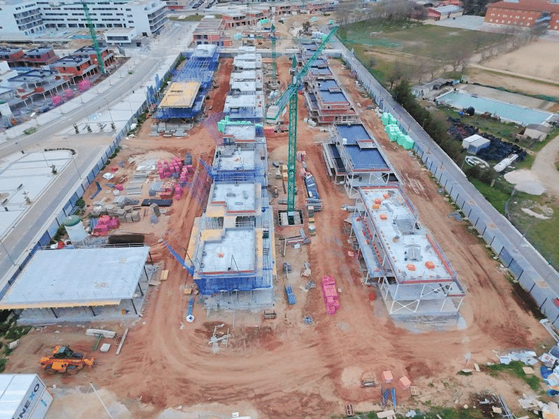 Vista exterior de los chalets pareados en el Residencial Riviera, El Peral, construidos por INEXO.