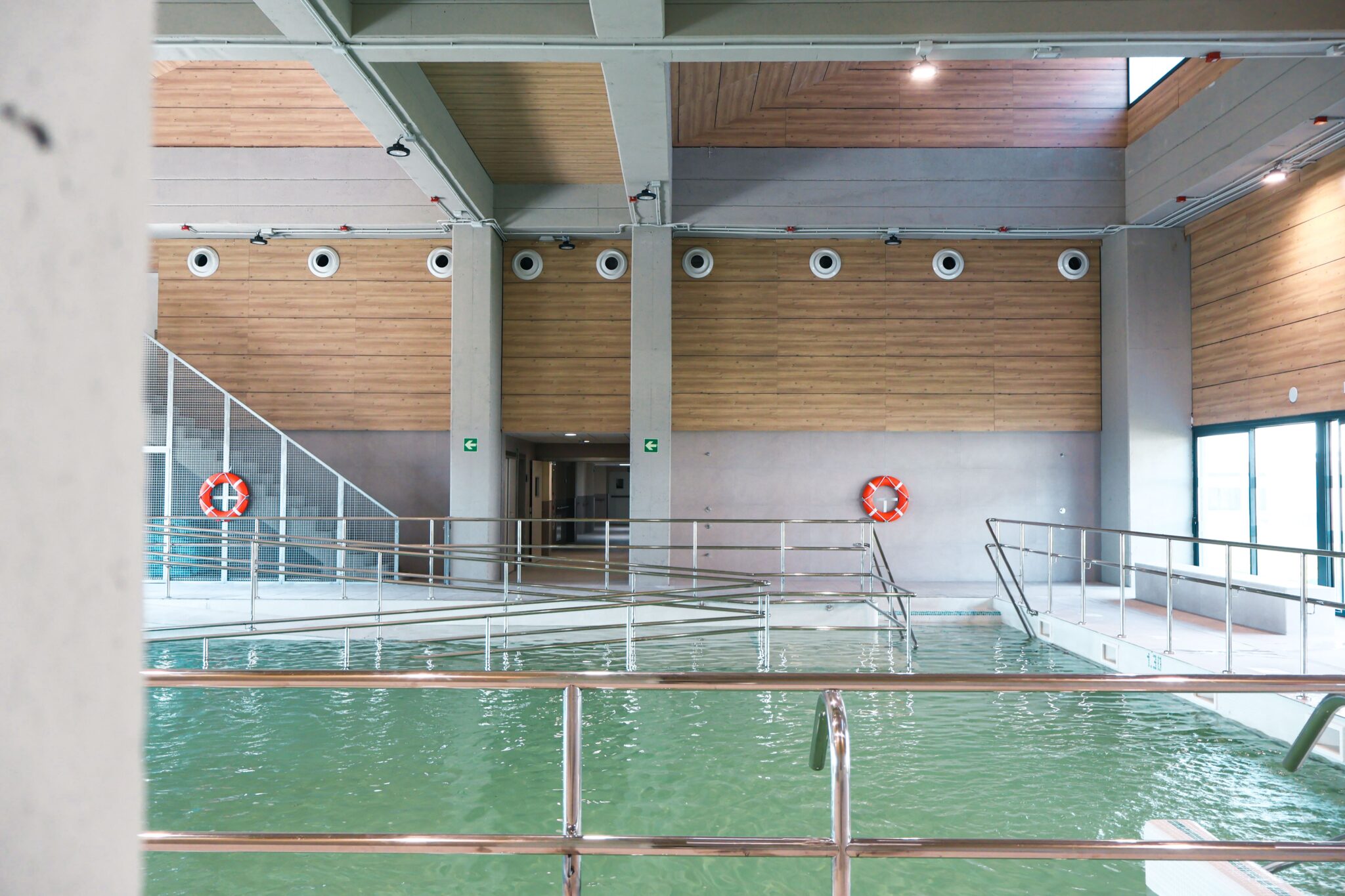 Piscina Centro de Servicios Sociales Zaytum tras su rehabilitación integral en Linares